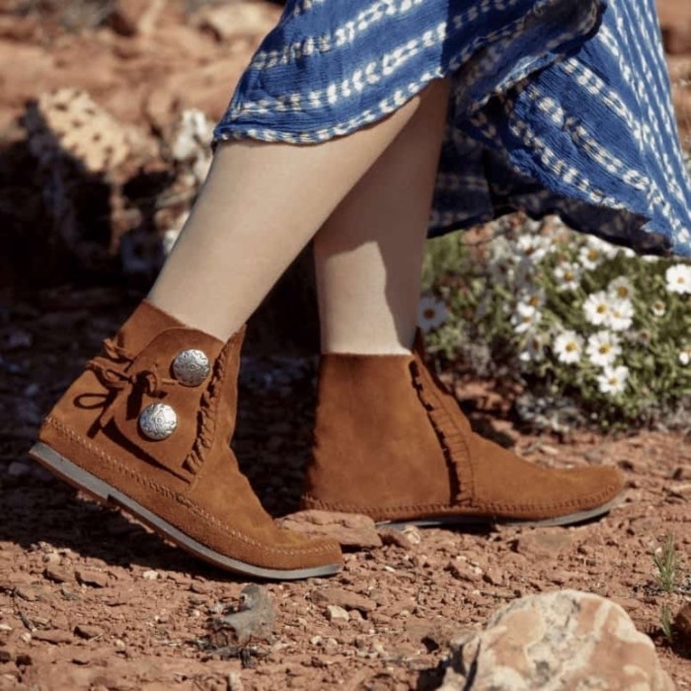 MINNETONKA Women's Two Button Hardsole Boot - Picture 7 of 7